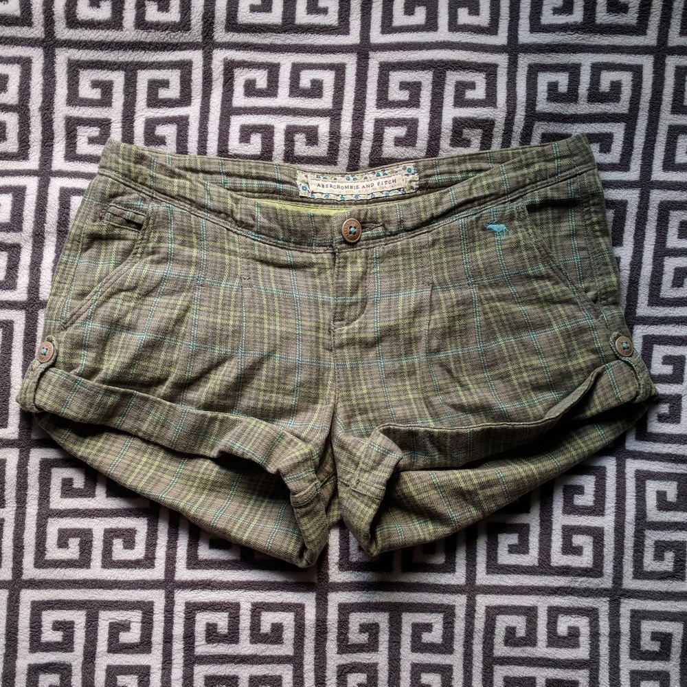 A&F green plaid short shorts 00